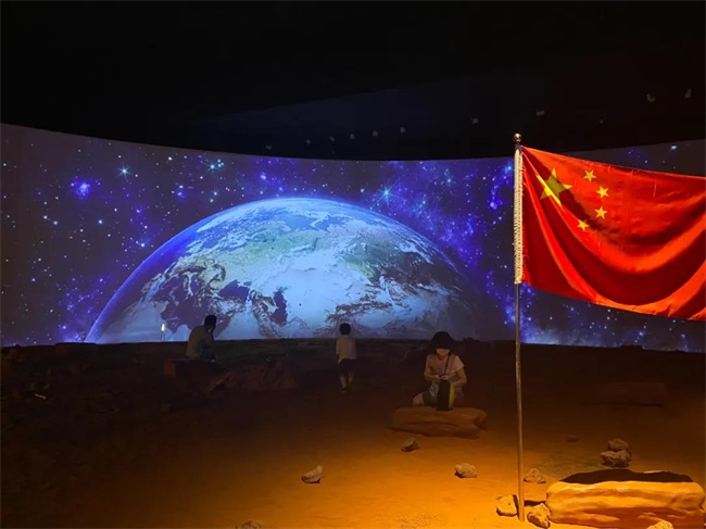 1000㎡超大空間、44*8米巨型弧幕 SEEMILE助力中國航天官方藝術(shù)特展