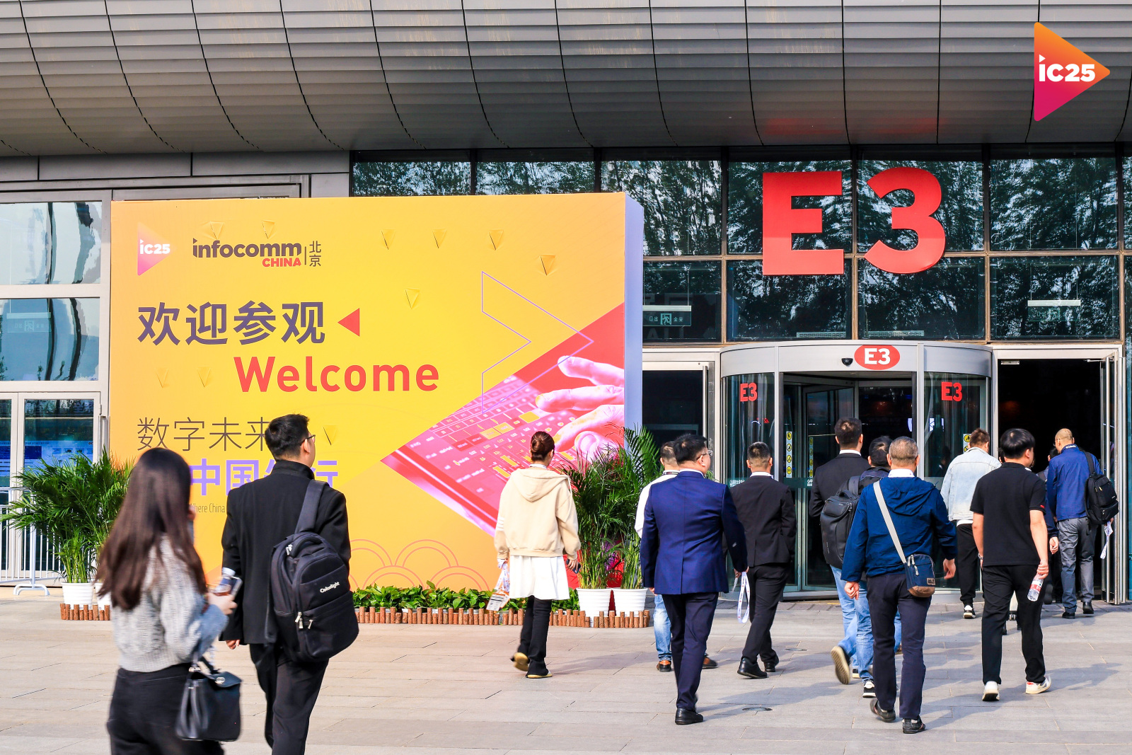 震撼亮相北京IFC！視美樂業(yè)內(nèi)首款HEP780 4K & 23000LM 6P投影機綻放光彩！