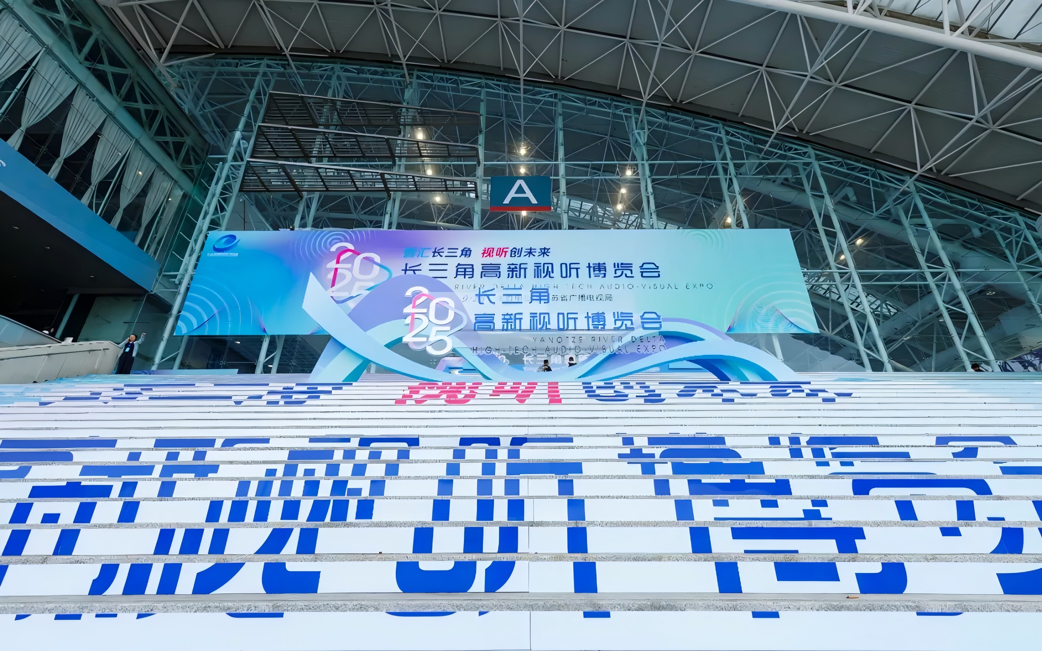 名場面再現(xiàn)！視美樂以光影重現(xiàn)無錫春晚，助力科技與文旅創(chuàng)新融合發(fā)展